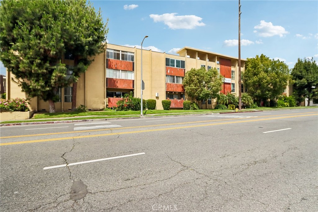 6225 Coldwater Canyon Avenue 102 Property Photo 2