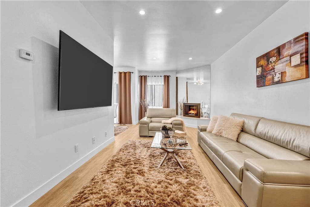 17914 Magnolia Boulevard 210 Property Photo 5
