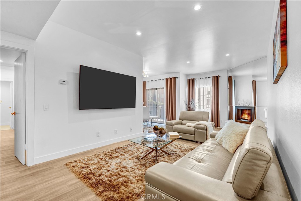 17914 Magnolia Boulevard 210 Property Photo 6