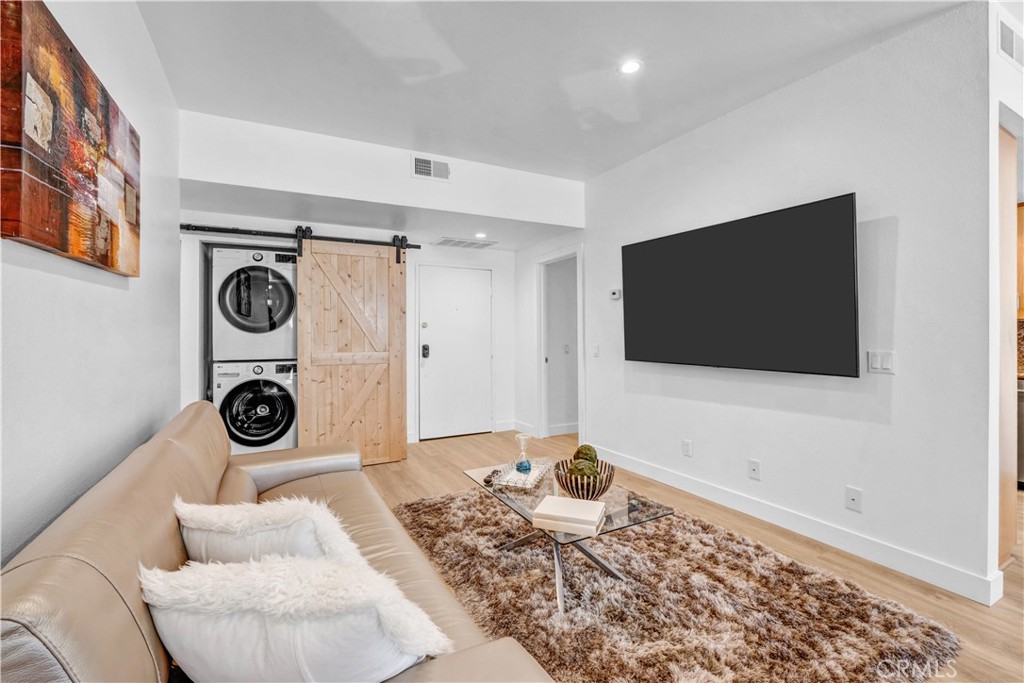 17914 Magnolia Boulevard 210 Property Photo 8