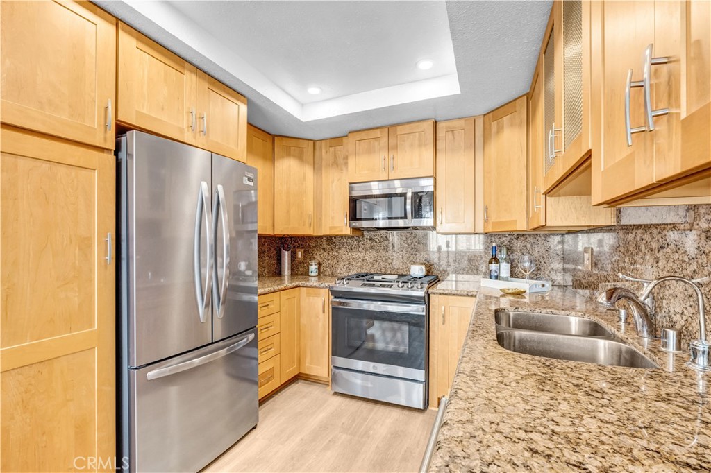 17914 Magnolia Boulevard 210 Property Photo 10