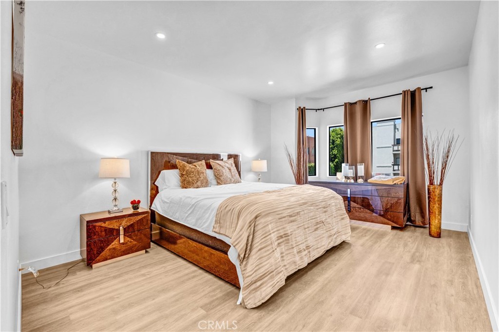 17914 Magnolia Boulevard 210 Property Photo 14