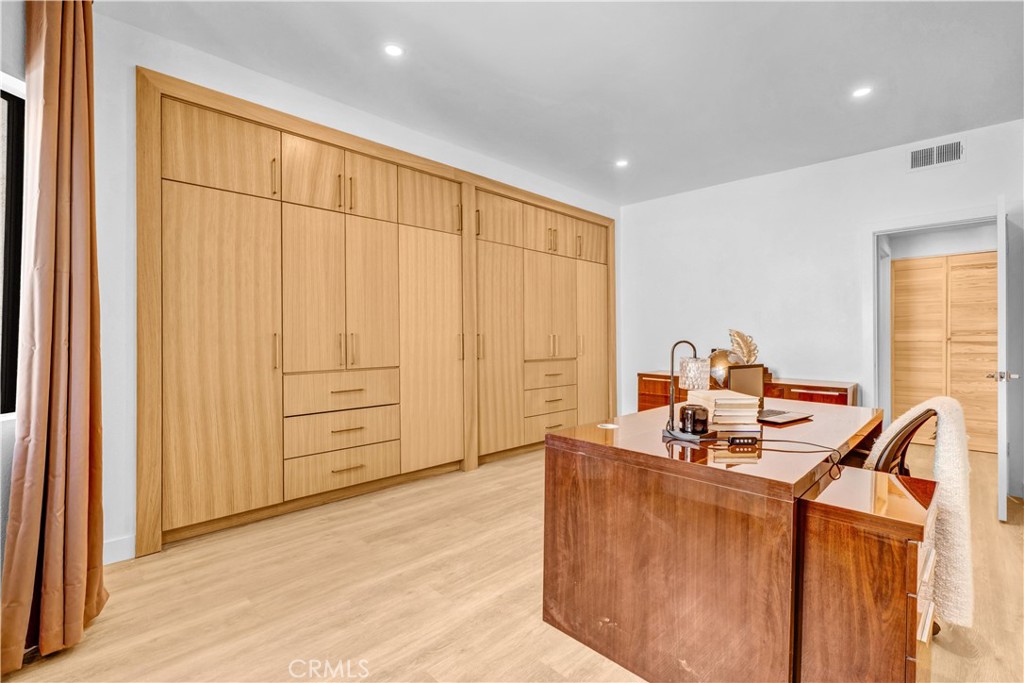 17914 Magnolia Boulevard 210 Property Photo 22