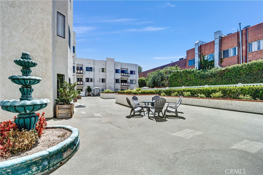 17914 Magnolia Boulevard 210 Property Photo 26