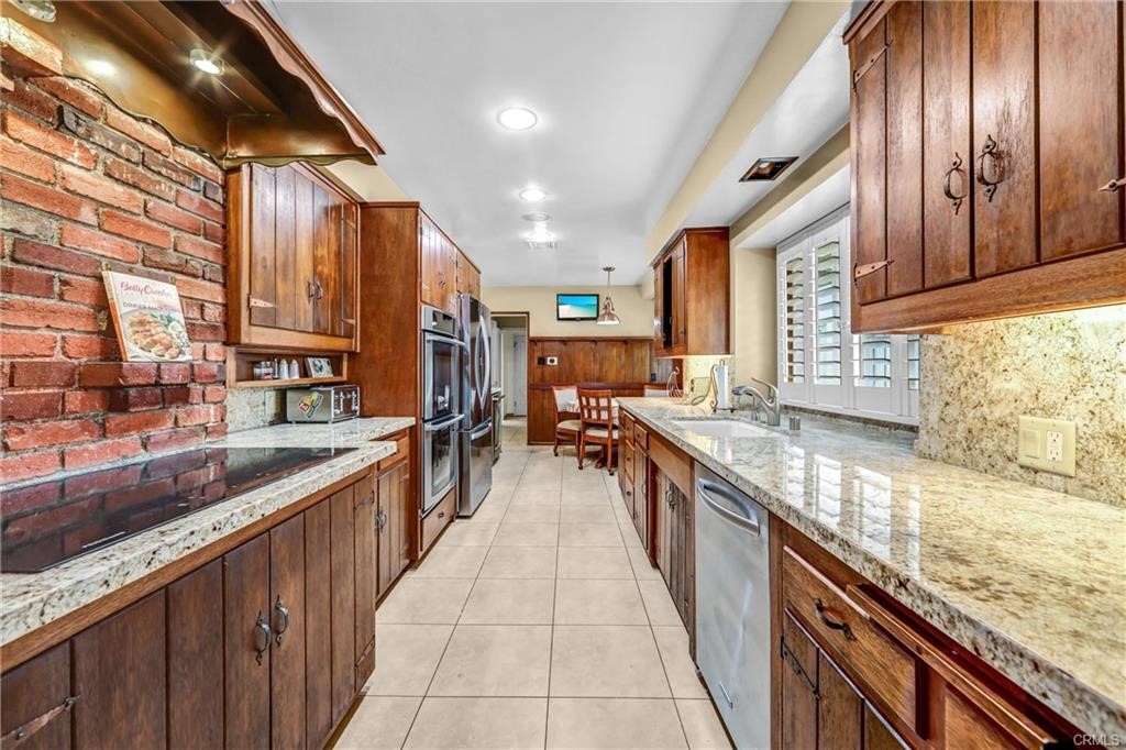 17300 Sunburst Property Photo 8