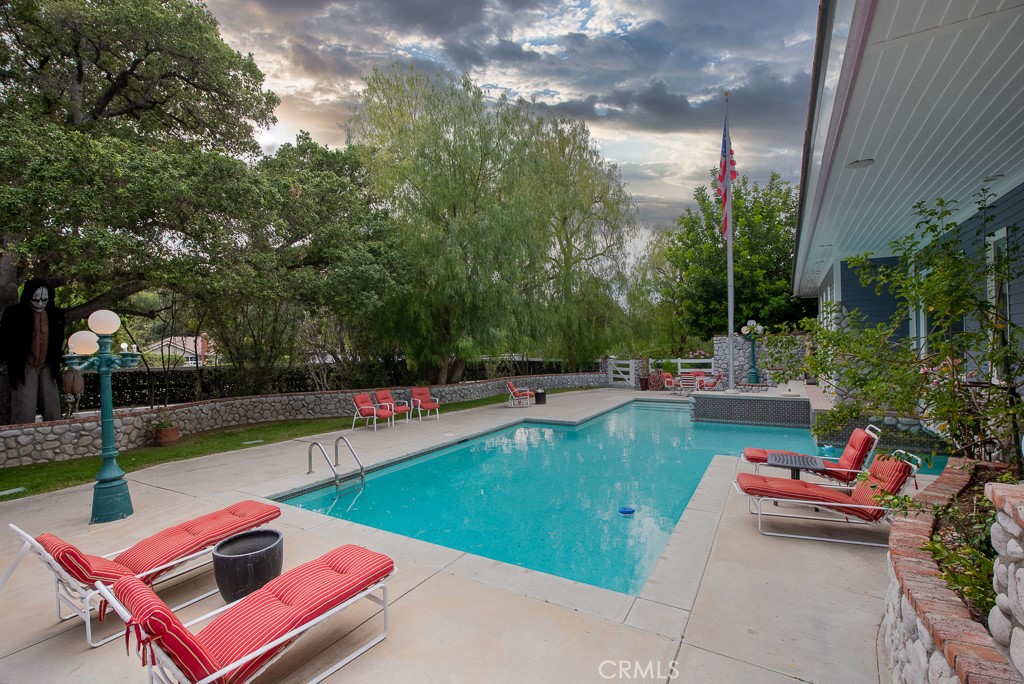 15657 Live Oak Springs Canyon Property Photo 4