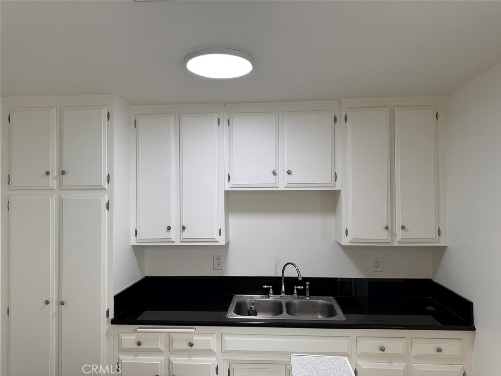 1164 Irving Avenue A Property Photo 4
