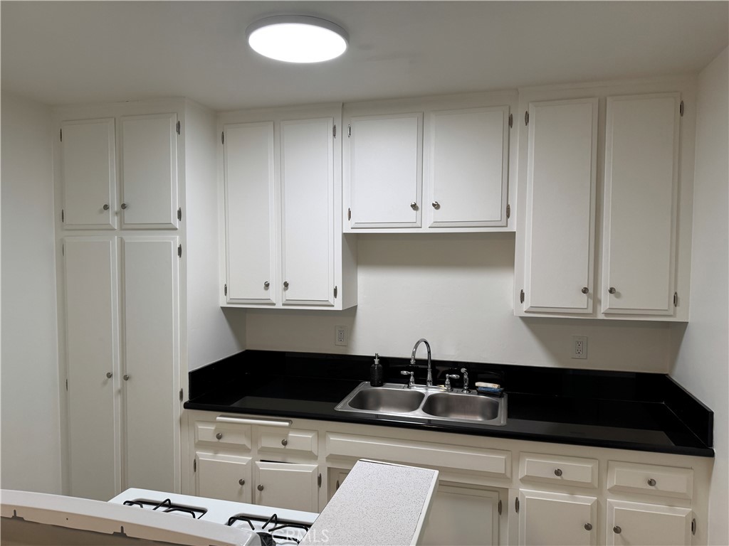 1164 Irving Avenue A Property Photo 5