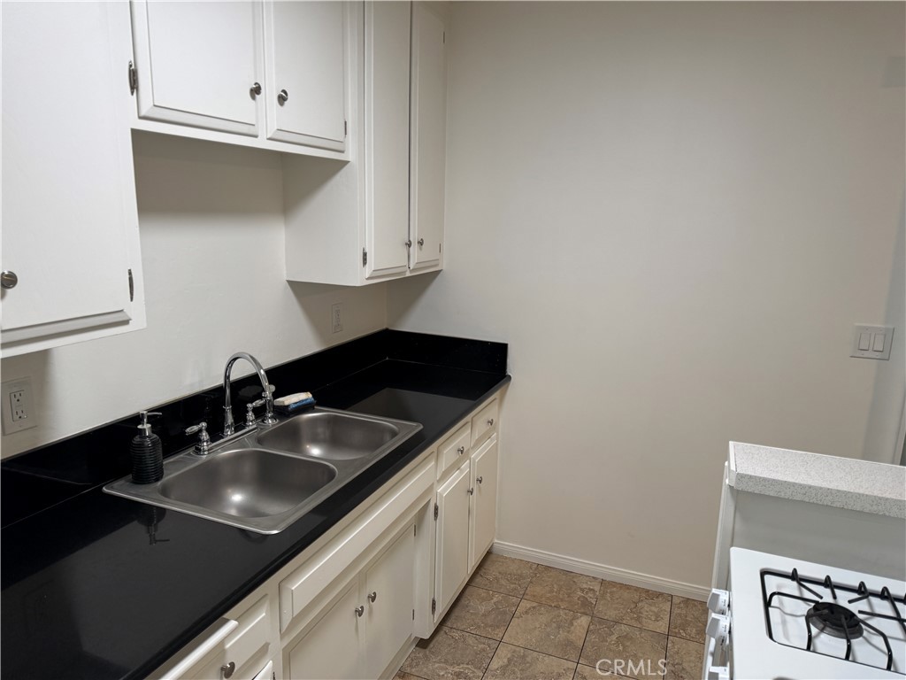 1164 Irving Avenue A Property Photo 6