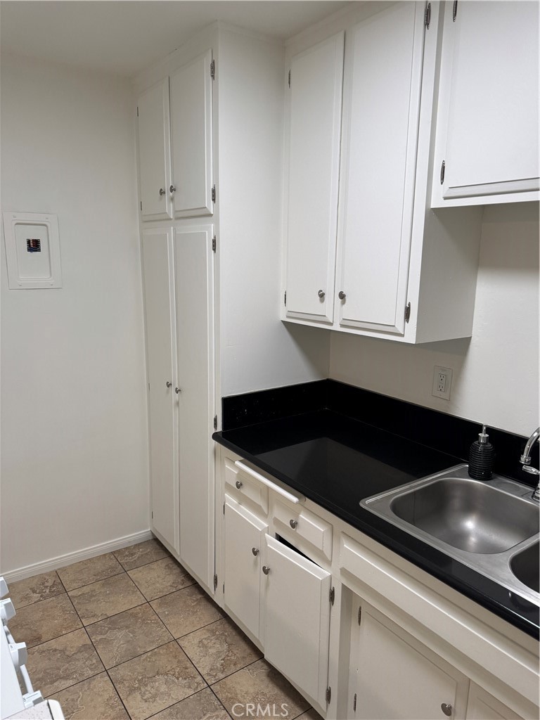 1164 Irving Avenue A Property Photo 7