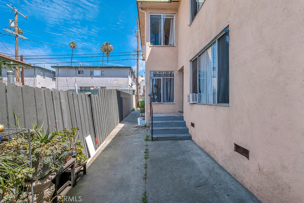 132 N Normandie Property Photo 3
