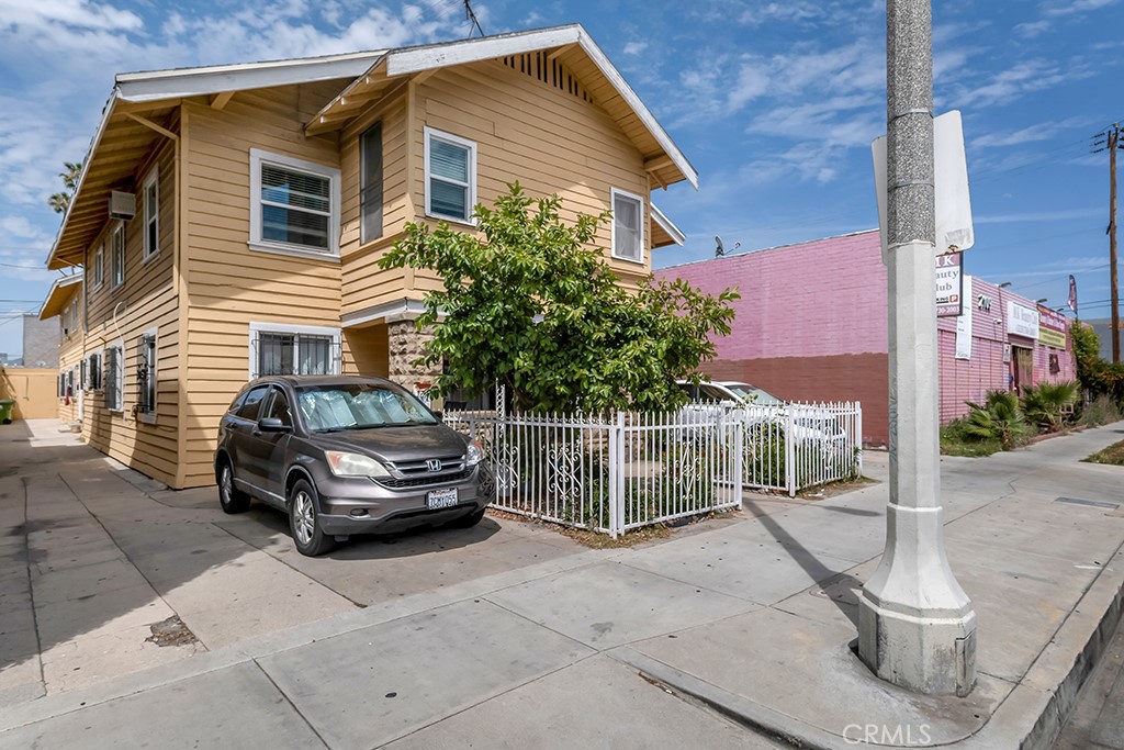 2113 Venice Property Photo 3