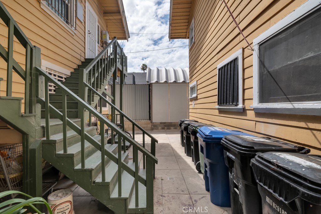 2113 Venice Property Photo 6