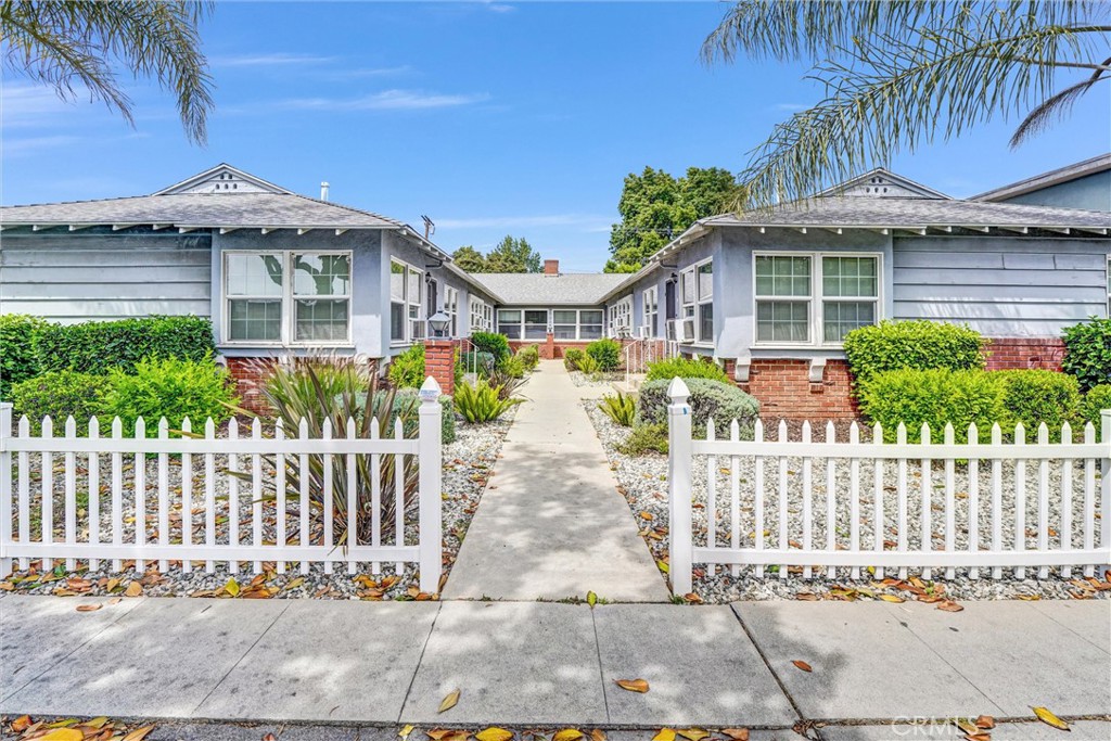 14821 Burbank Property Photo 4