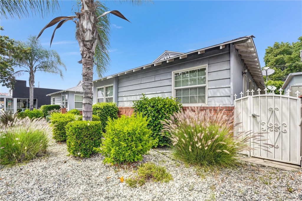 14821 Burbank Property Photo 6