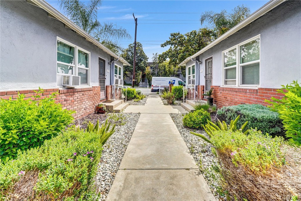 14821 Burbank Property Photo 10