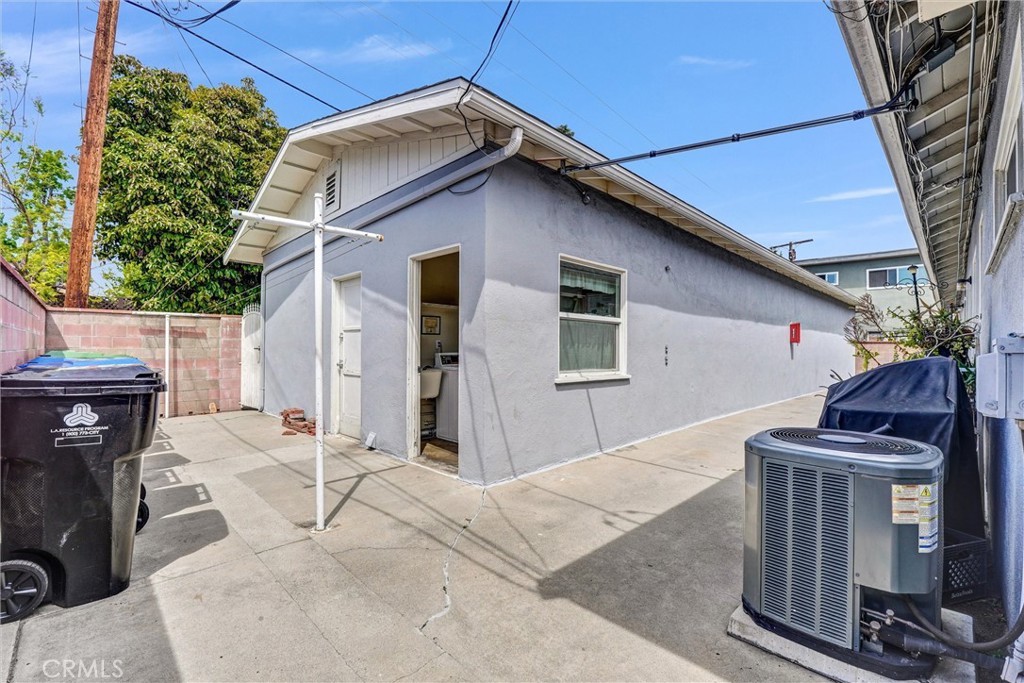 14821 Burbank Property Photo 14