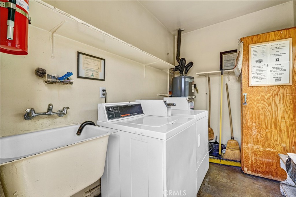 14821 Burbank Property Photo 15