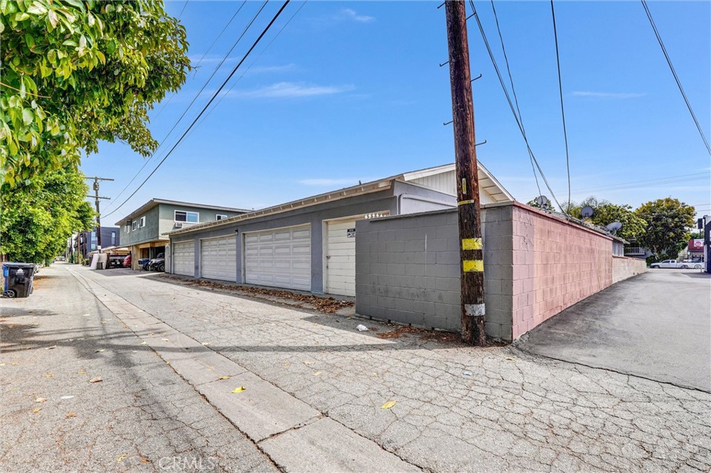 14821 Burbank Property Photo 19