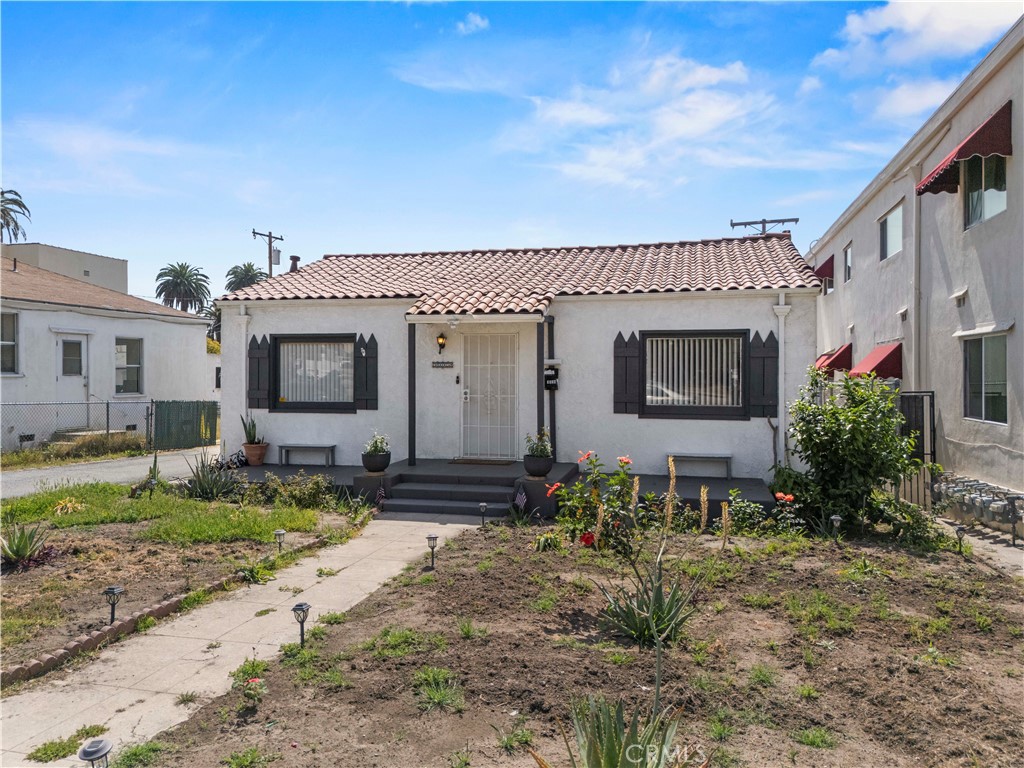 1534 E Broadway Property Photo 1
