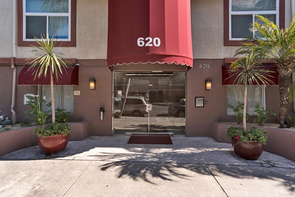 620 S Gramercy 338 Property Photo 2