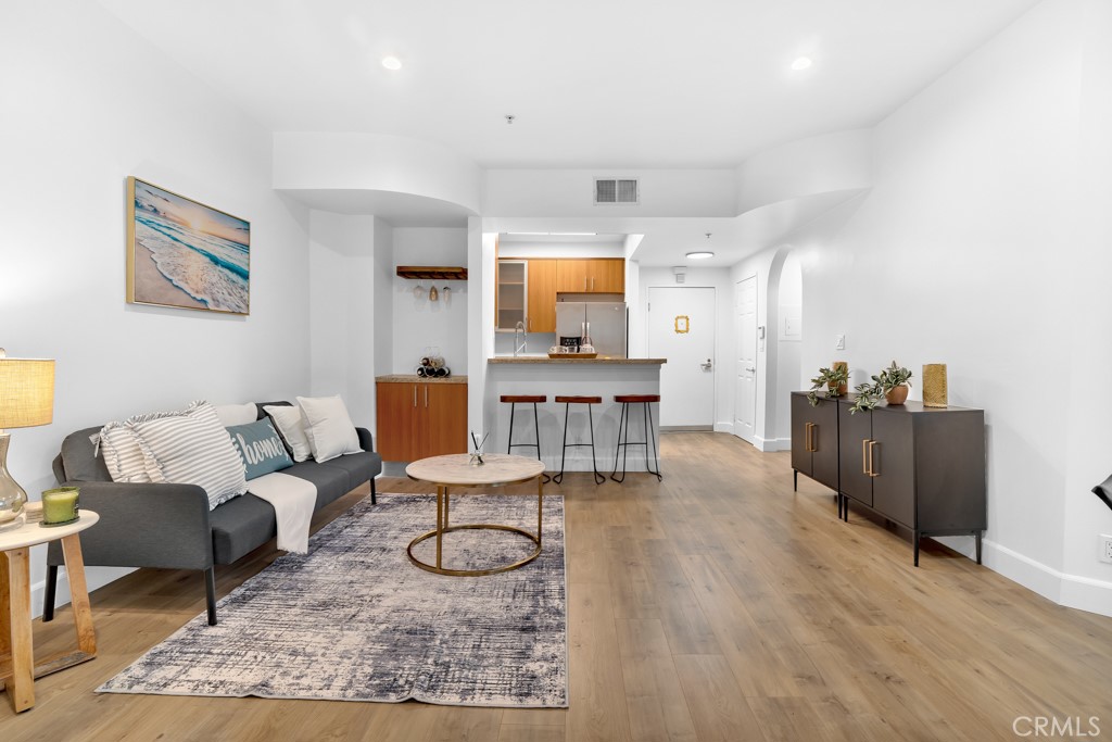 620 S Gramercy 338 Property Photo 4