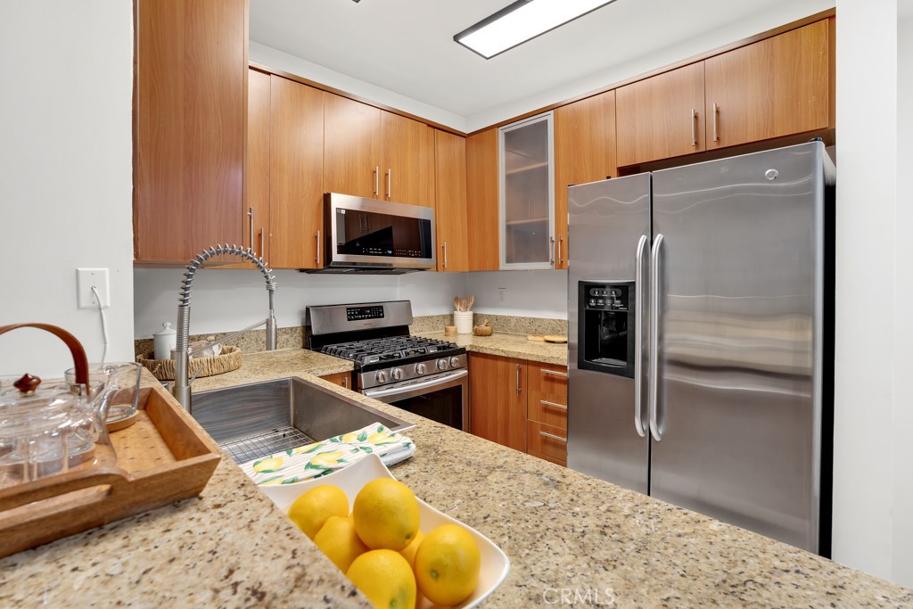 620 S Gramercy 338 Property Photo 8
