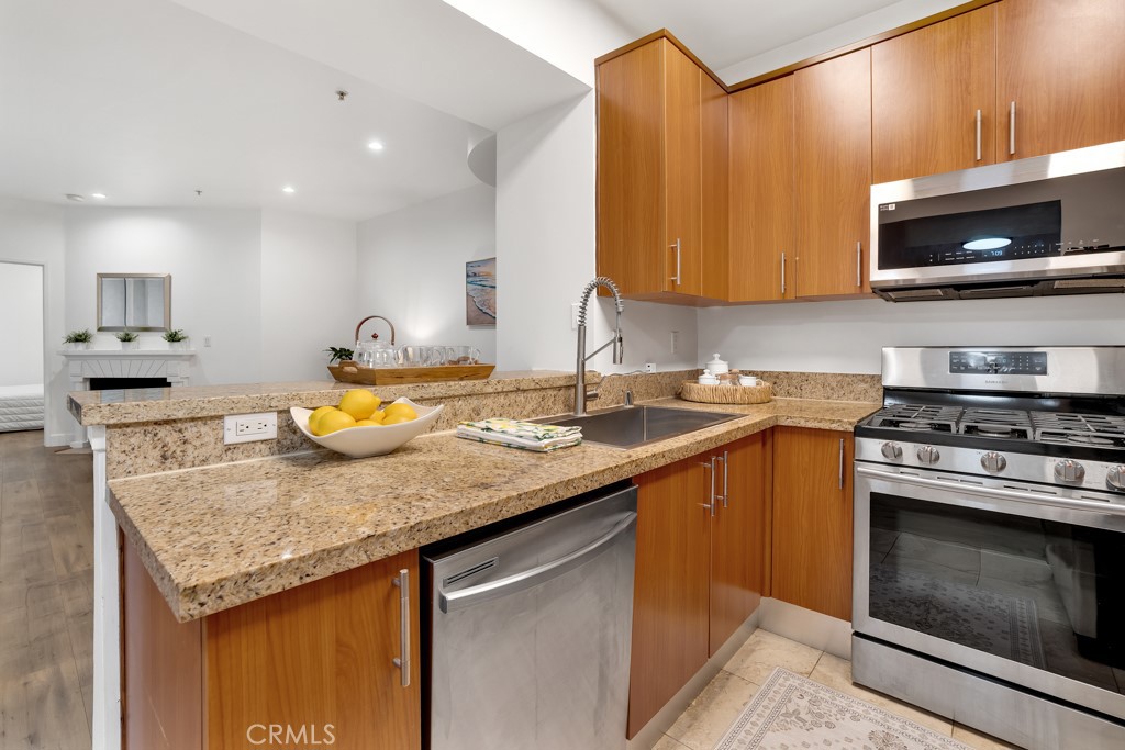 620 S Gramercy 338 Property Photo 9