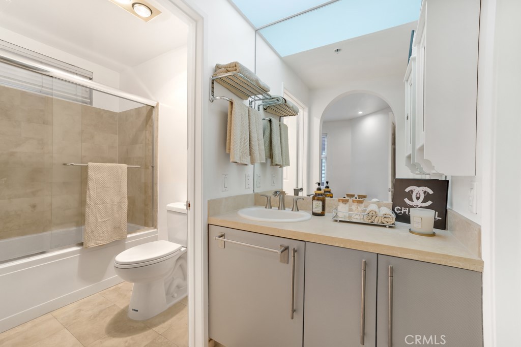 620 S Gramercy 338 Property Photo 14
