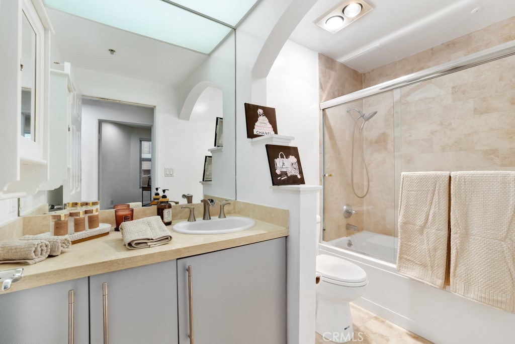 620 S Gramercy 338 Property Photo 17