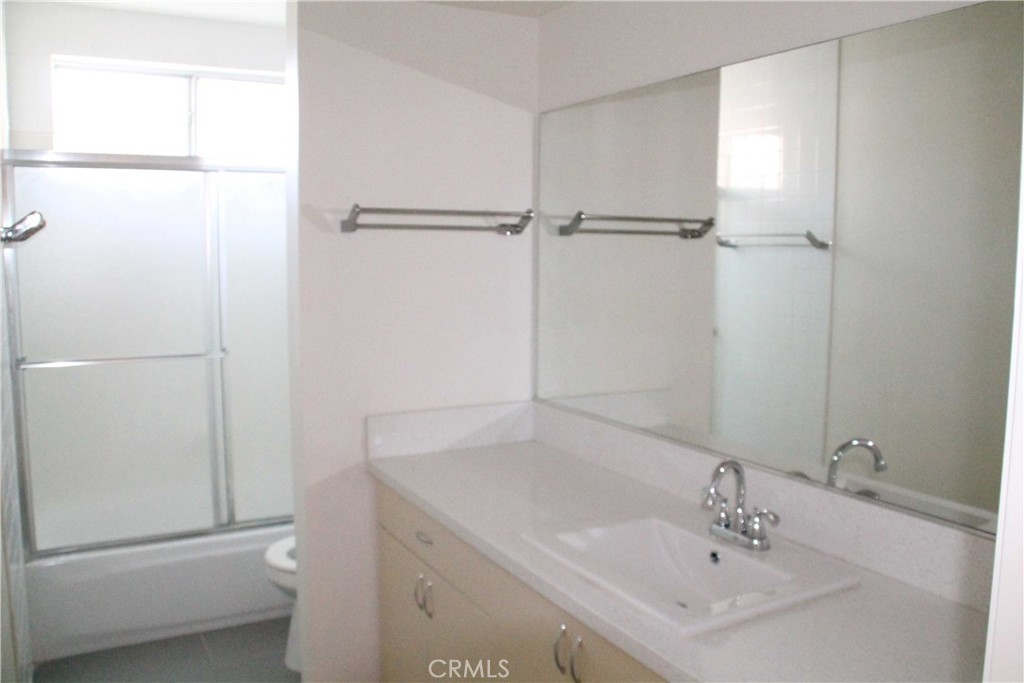 4487 Colbath Avenue 103 Property Photo 12