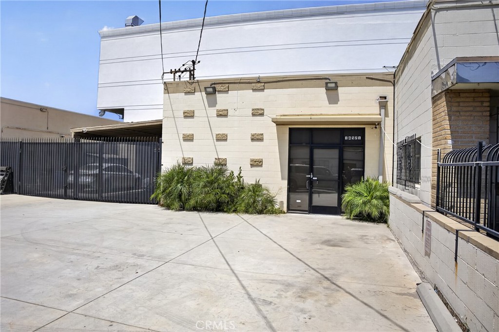 14521 Arminta Property Photo 2