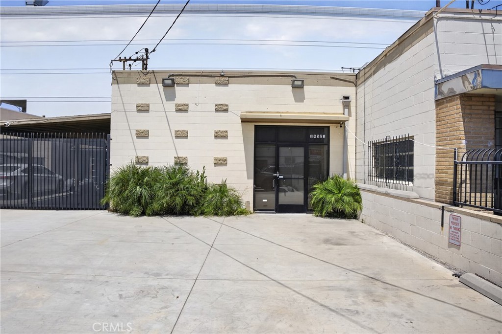 14521 Arminta Property Photo 3