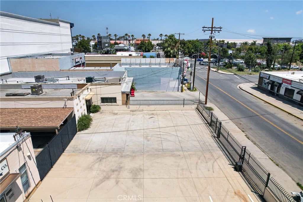 14521 Arminta Property Photo 29