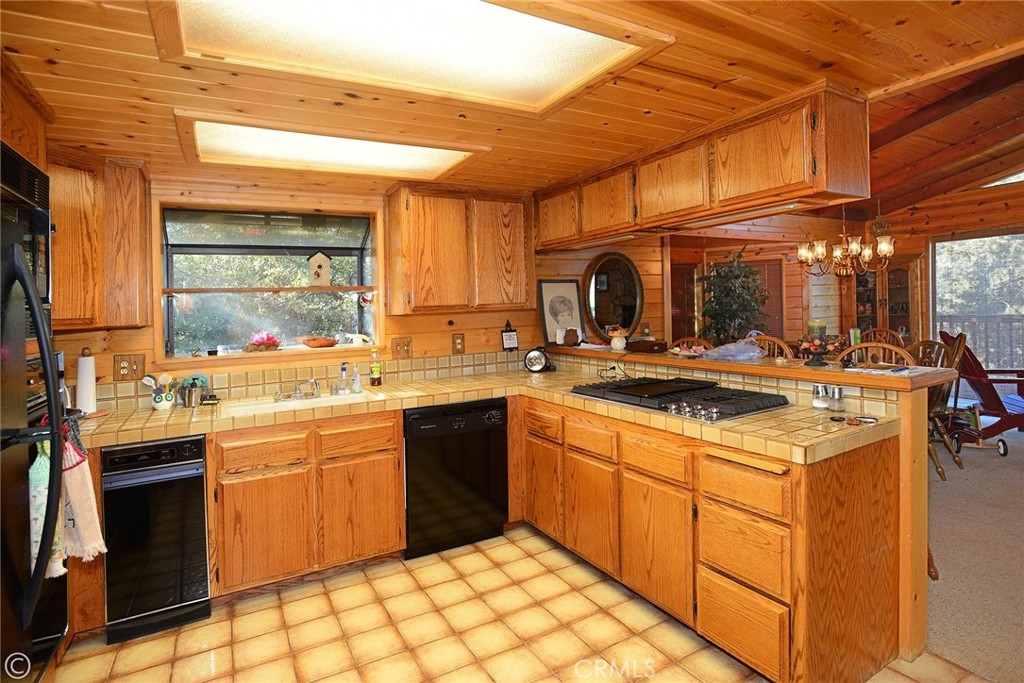 15808 Zurich Way Property Photo 9
