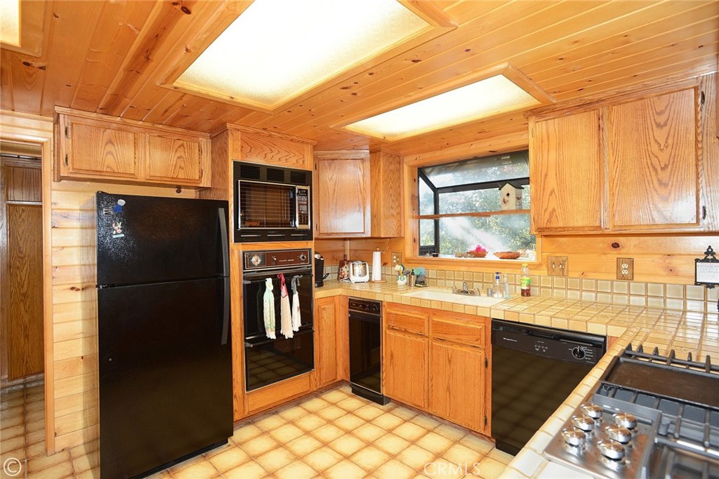 15808 Zurich Way Property Photo 10
