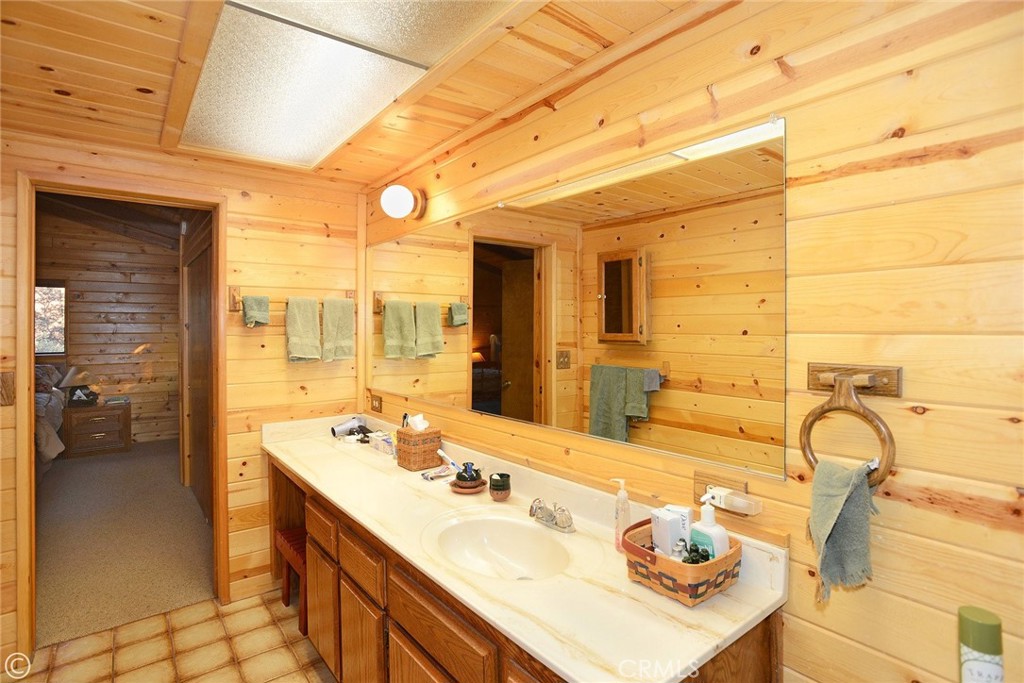 15808 Zurich Way Property Photo 12