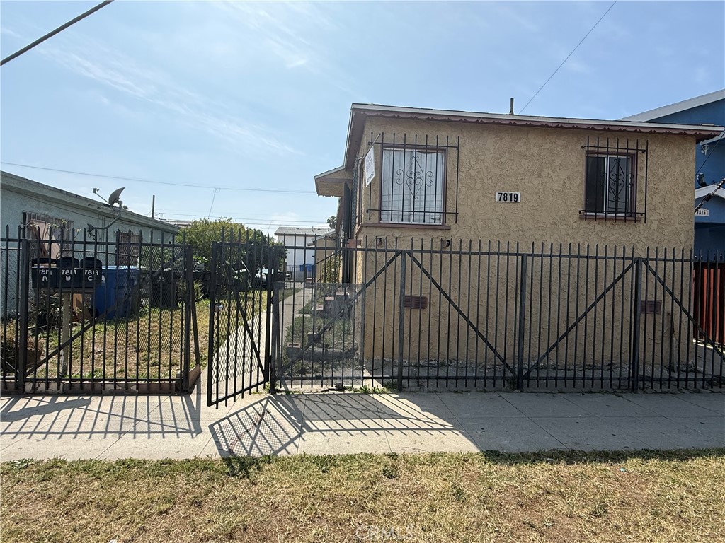 7819 S Hoover Property Photo 1