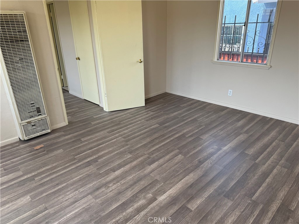 7819 S Hoover Property Photo 4