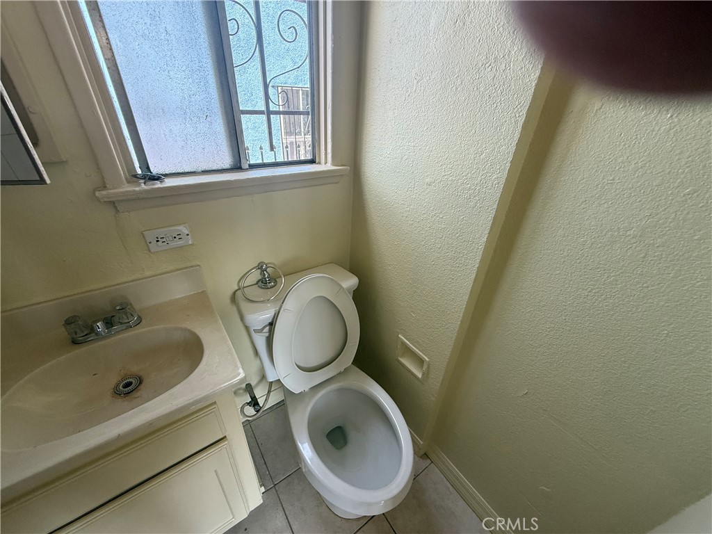 7819 S Hoover Property Photo 6