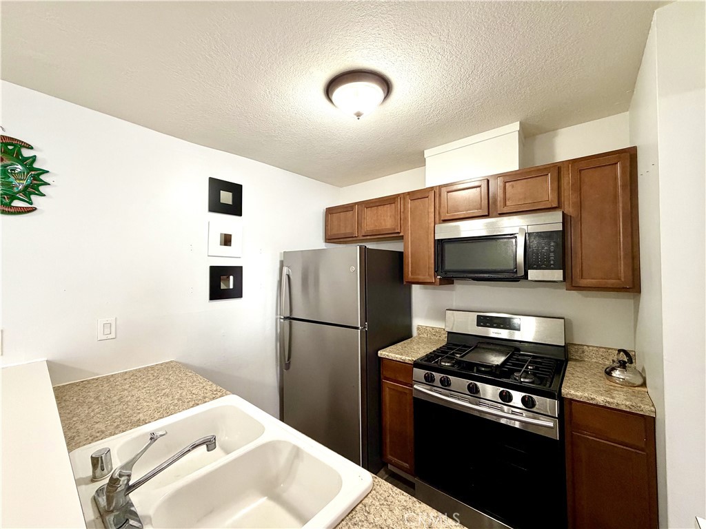 8601 International 224 Property Photo 5