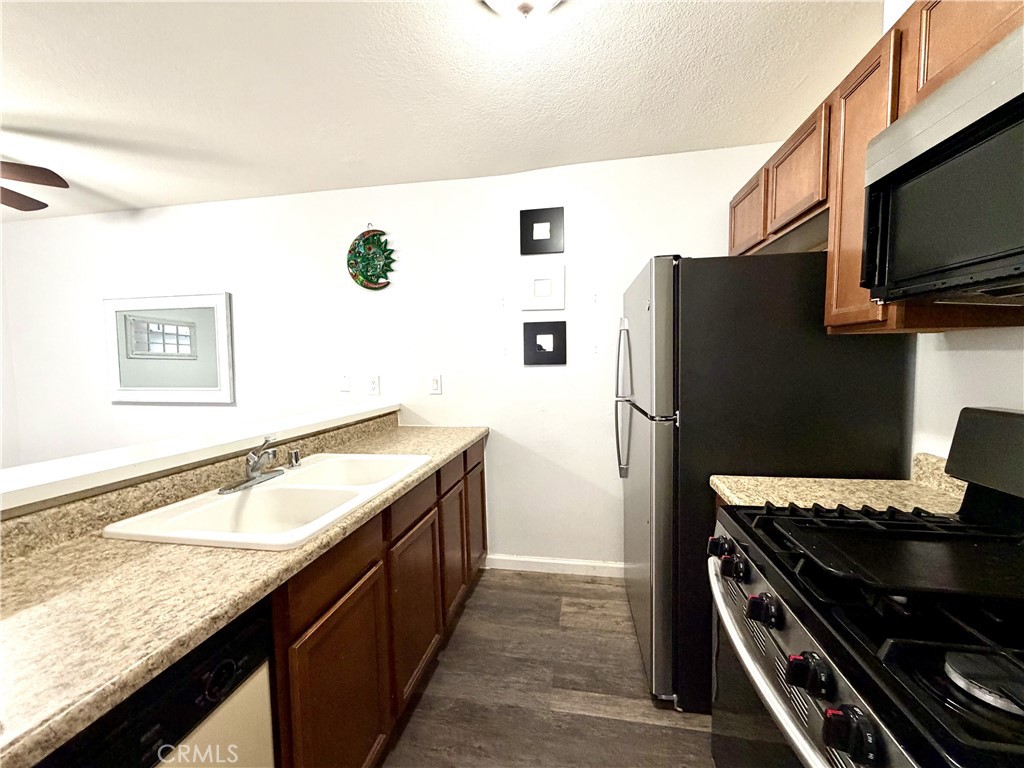 8601 International 224 Property Photo 6