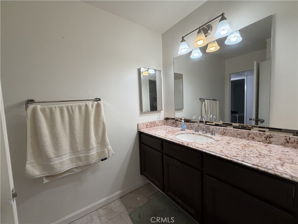 8601 International 224 Property Photo 11