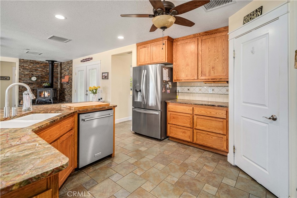 46472 Kings Canyon Rd Property Photo 16