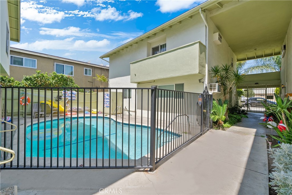 13520 Victory Property Photo 5