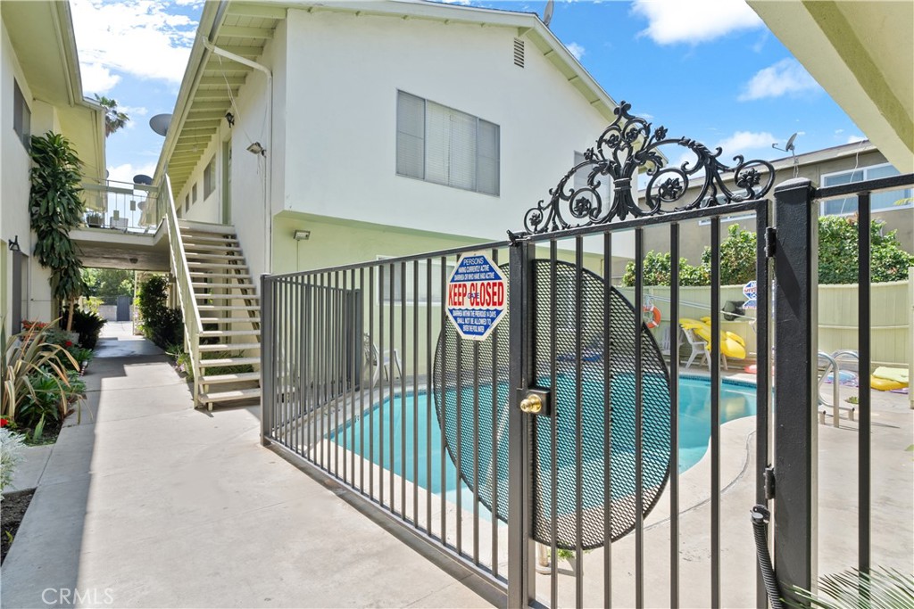 13520 Victory Property Photo 6
