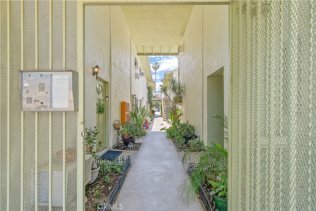 13520 Victory Property Photo 8