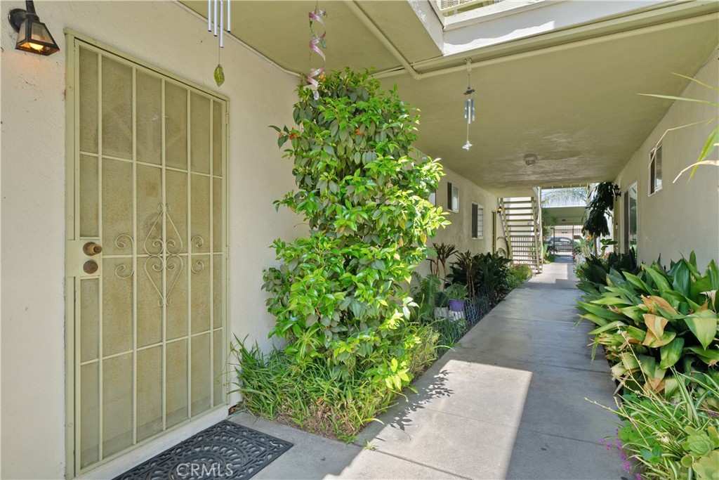 13520 Victory Property Photo 9