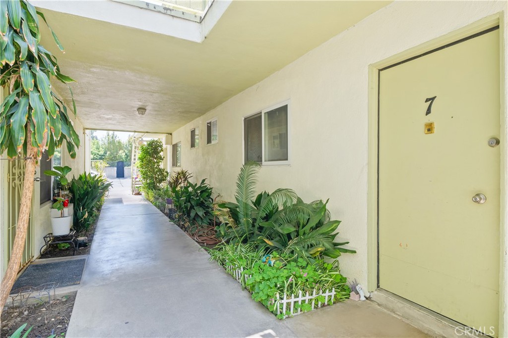 13520 Victory Property Photo 11