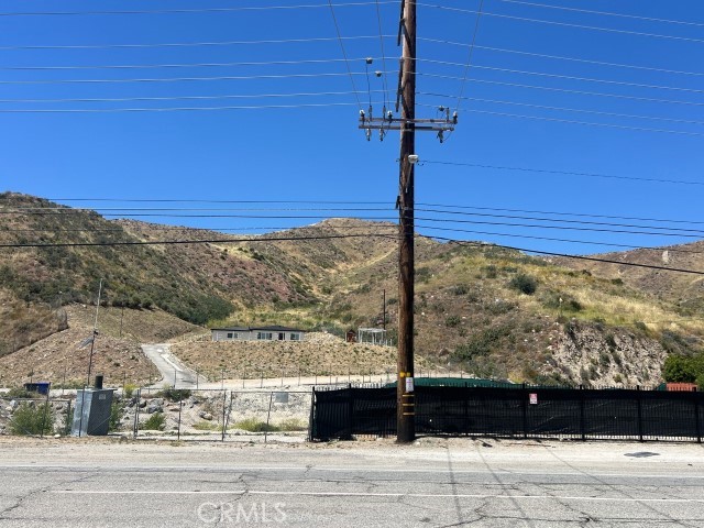 17559 Sierra Highway Property Photo 1
